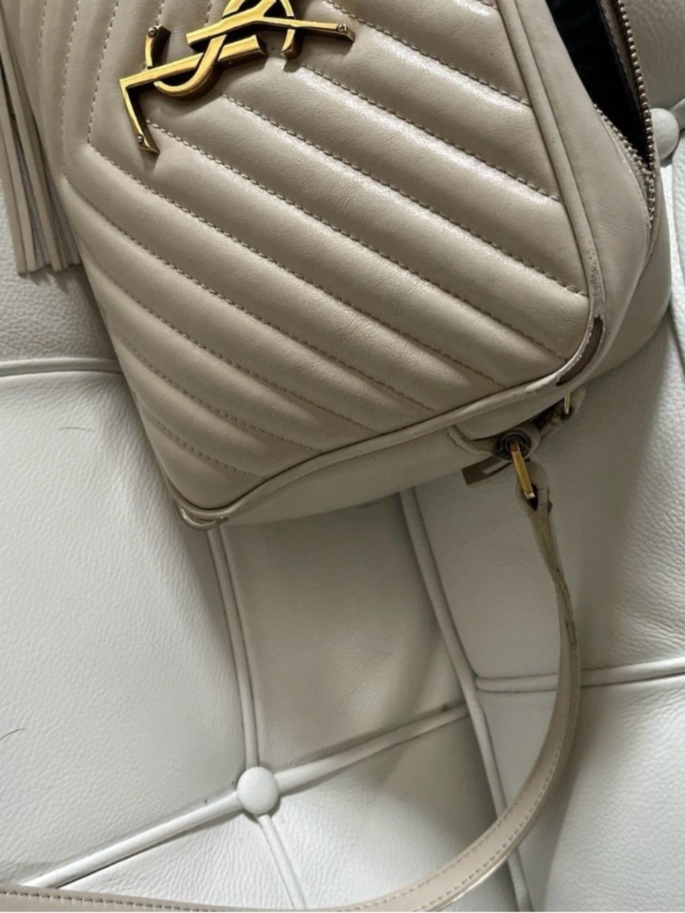 Yves Saint Laurent Lou Cream Quilted Camera Bag with Gold YSL Emblem - Picture 3 of 16